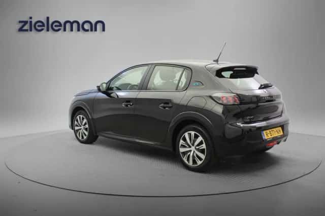 Peugeot e-208 (2022) thumbnail 2