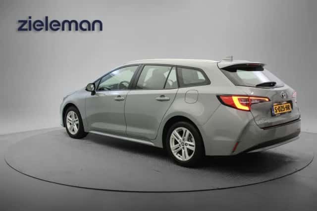 Toyota Corolla (2023) thumbnail 3
