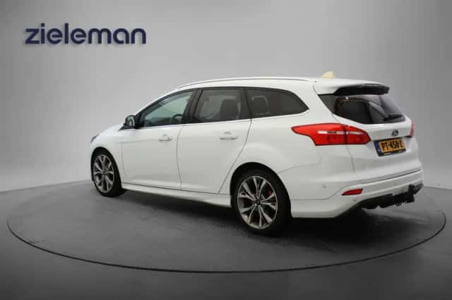 Ford Focus (2017) thumbnail 3