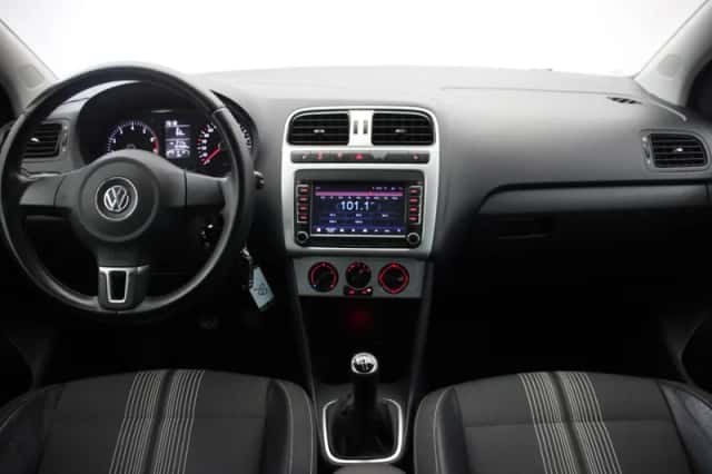 Volkswagen Polo (2012) thumbnail 2