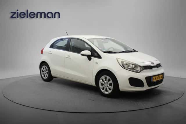 Kia Rio (2012) thumbnail 1
