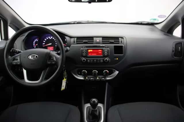 Kia Rio (2012) thumbnail 2