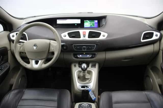 Renault Scénic (2009) thumbnail 2