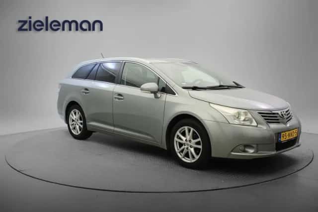 Toyota Avensis (2010) thumbnail 1