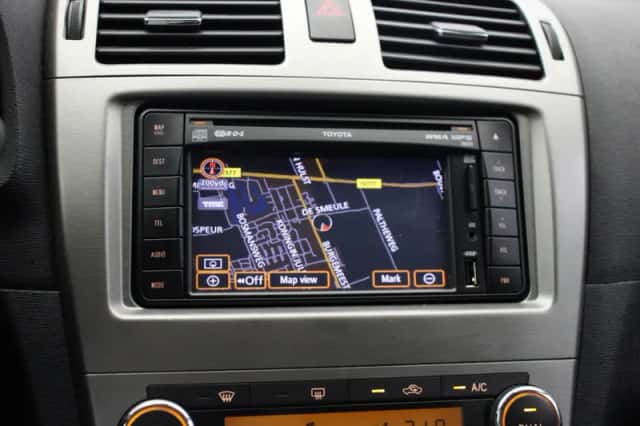 Toyota Avensis (2010) thumbnail 5