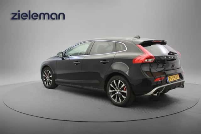 Volvo V40 (2017) thumbnail 3