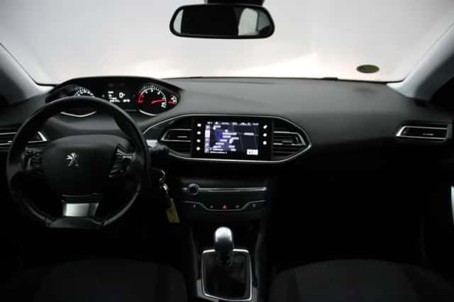 Peugeot 308 (2015) thumbnail 2