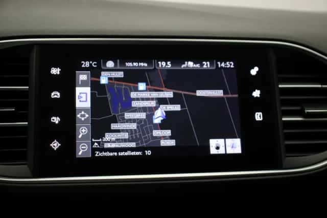 Peugeot 308 (2015) thumbnail 5