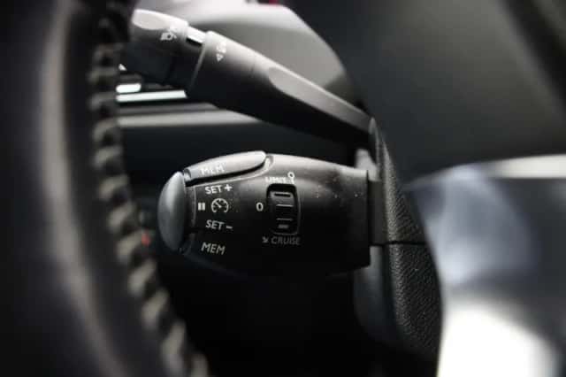 Peugeot 308 (2015) thumbnail 6