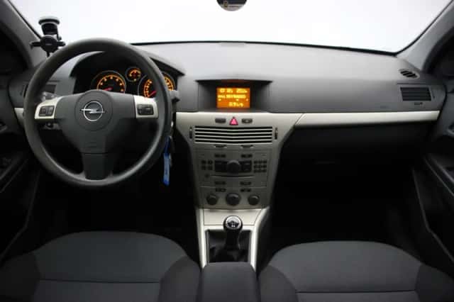 Opel Astra (2007) thumbnail 2