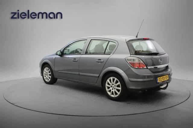 Opel Astra (2007) thumbnail 3