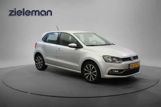 Volkswagen Polo (2015) thumbnail 1