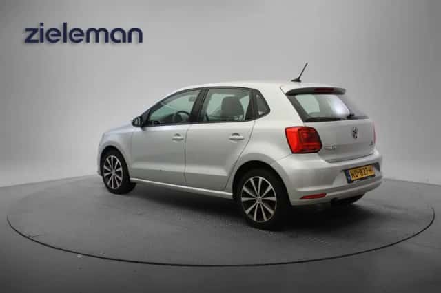 Volkswagen Polo (2015) thumbnail 3