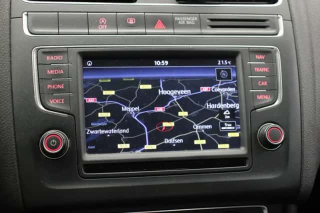 Volkswagen Polo (2015) thumbnail 6