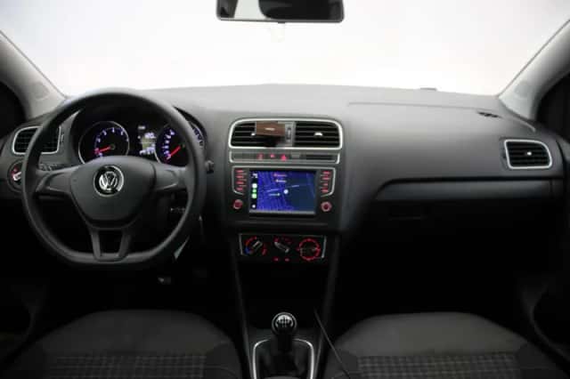 Volkswagen Polo (2017) thumbnail 2