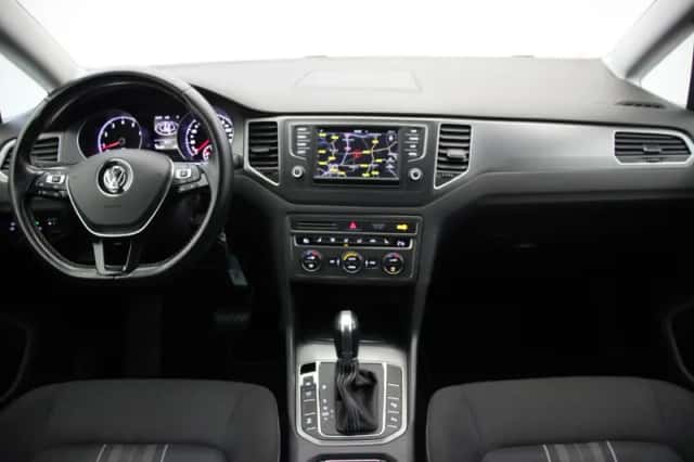 Volkswagen Golf Sportsvan (2015) thumbnail 2