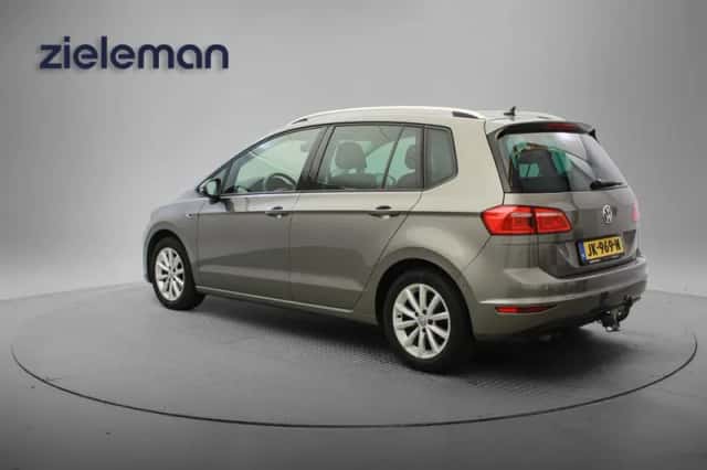 Volkswagen Golf Sportsvan (2015) thumbnail 3