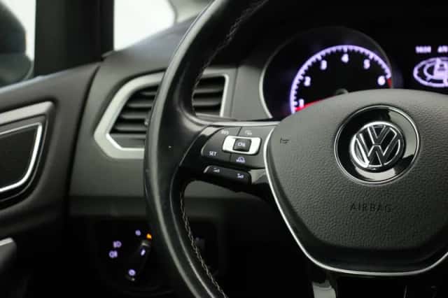 Volkswagen Golf Sportsvan (2015) thumbnail 6