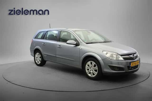 Opel Astra (2009) thumbnail 1
