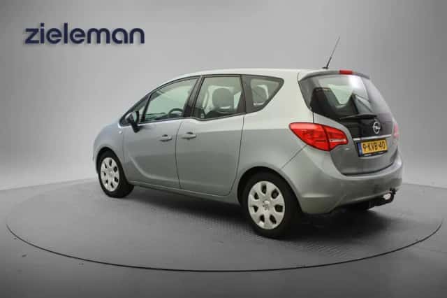 Opel Meriva (2011) thumbnail 3
