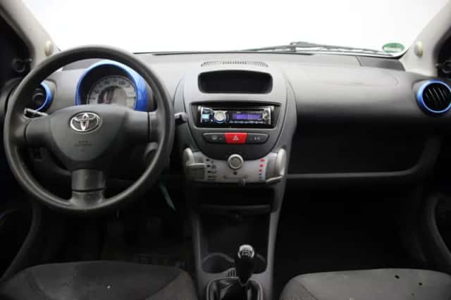 Toyota Aygo (2009) thumbnail 2