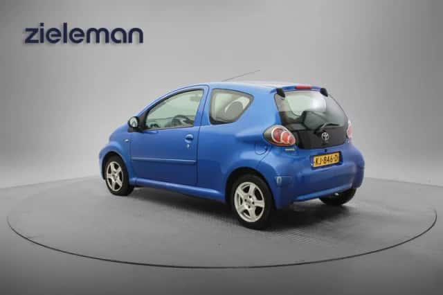 Toyota Aygo (2009) thumbnail 3