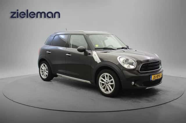 MINI Countryman (2016) thumbnail 1