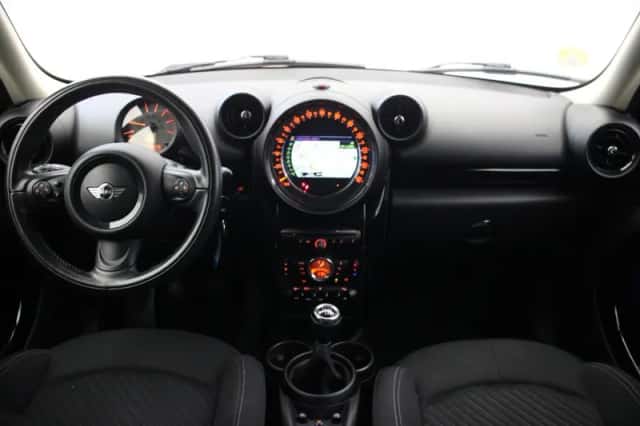 MINI Countryman (2016) thumbnail 2