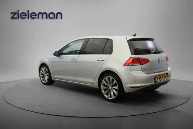 Volkswagen Golf (2013) thumbnail 3