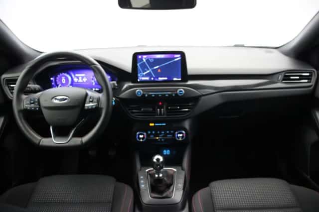 Ford Focus (2021) thumbnail 2