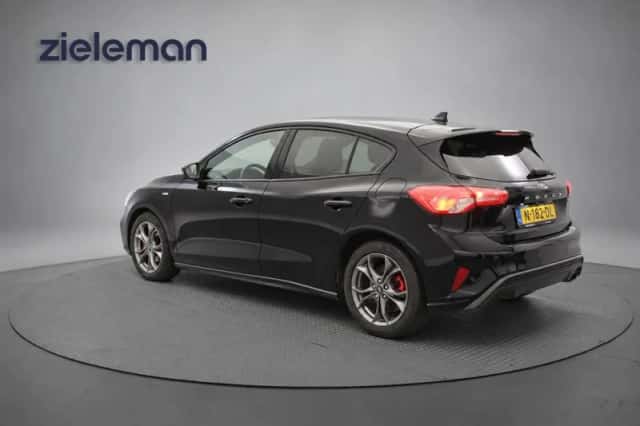 Ford Focus (2021) thumbnail 3