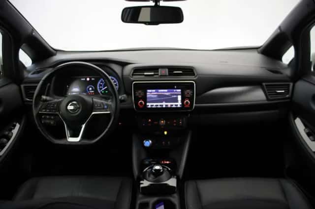 Nissan Leaf (2019) thumbnail 2