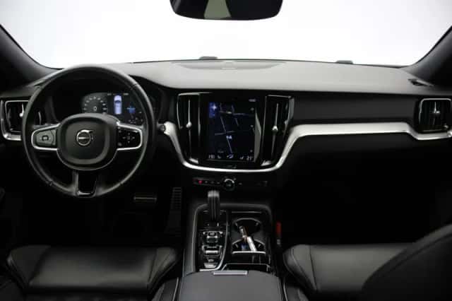 Volvo V60 (2021) thumbnail 2