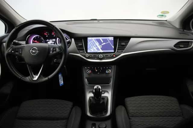 Opel Astra (2018) thumbnail 2