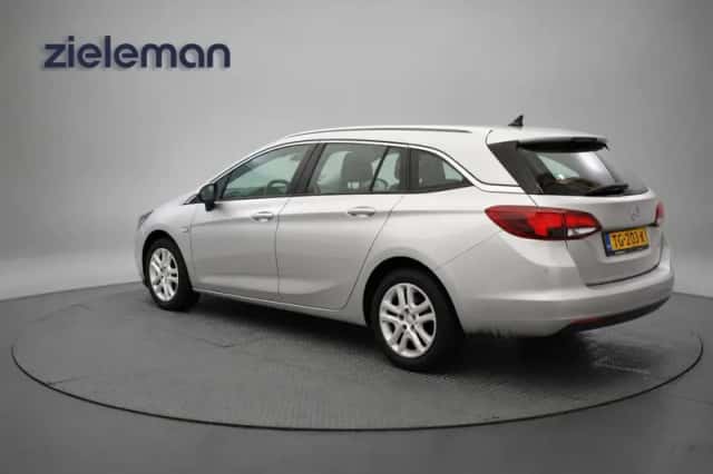 Opel Astra (2018) thumbnail 3