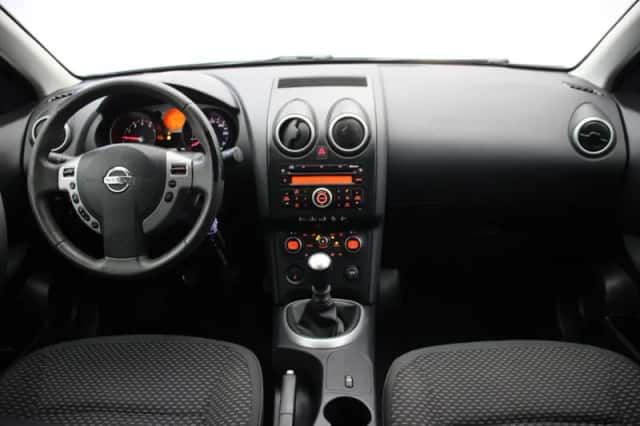 Nissan Qashqai (2008) thumbnail 2