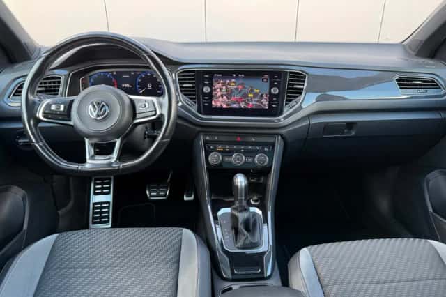 Volkswagen T-Roc (2019) thumbnail 3