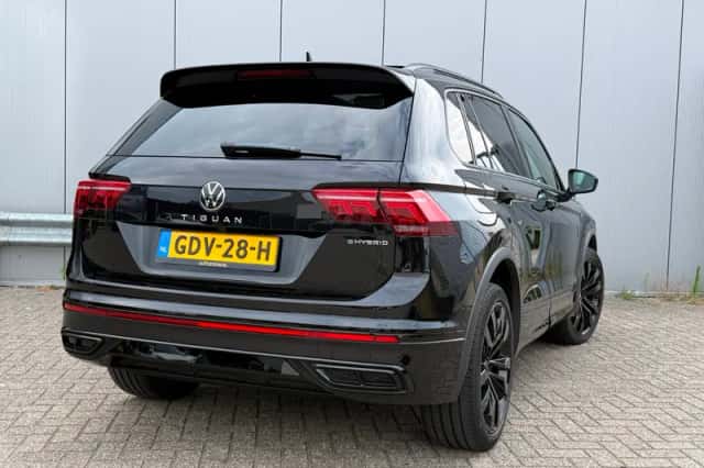 Volkswagen Tiguan (2022) thumbnail 2