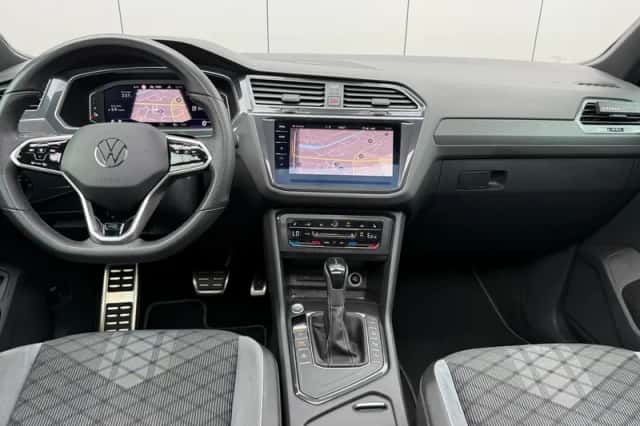 Volkswagen Tiguan (2022) thumbnail 3