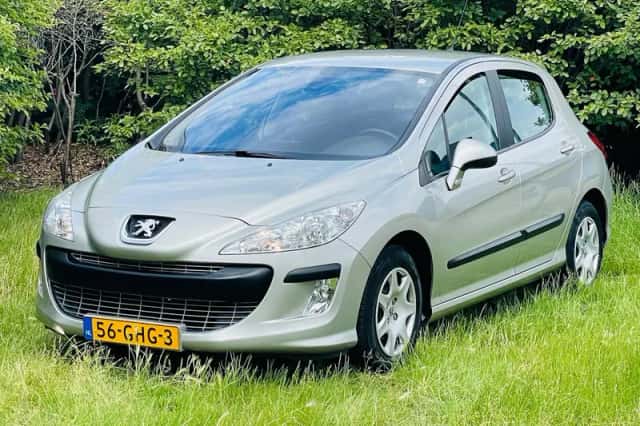 Peugeot 308 (2008) thumbnail 3