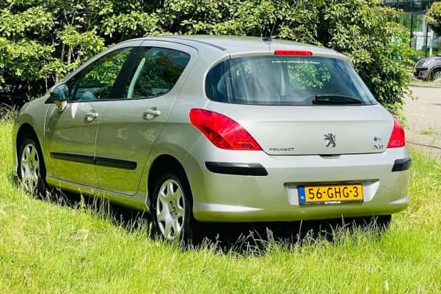 Peugeot 308 (2008) thumbnail 4