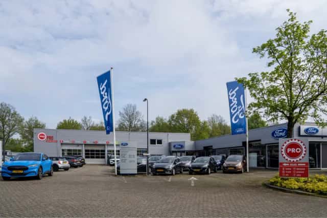 Ford Kuga (2022) thumbnail 4