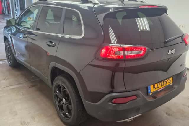 Jeep Cherokee (2014) thumbnail 5