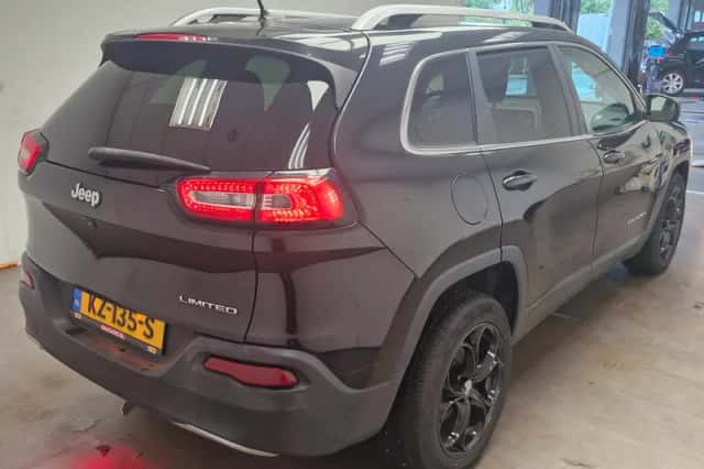 Jeep Cherokee (2014) thumbnail 6