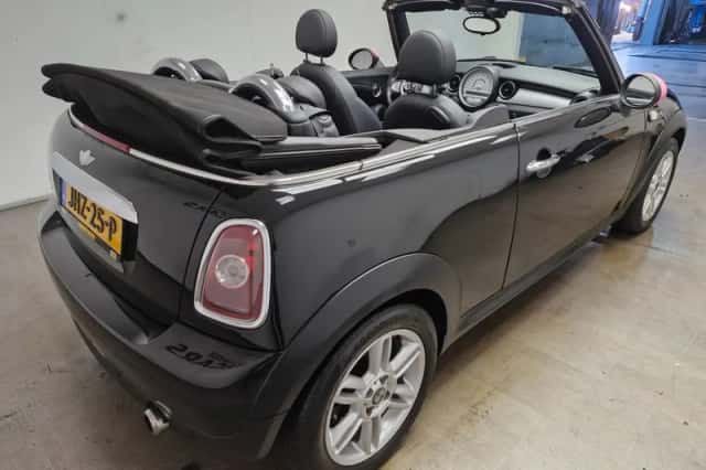 MINI Cabrio (2010) thumbnail 5