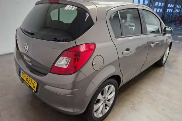 Opel Corsa (2012) thumbnail 5