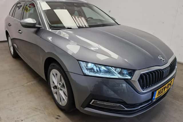 Škoda Octavia (2023) thumbnail 3