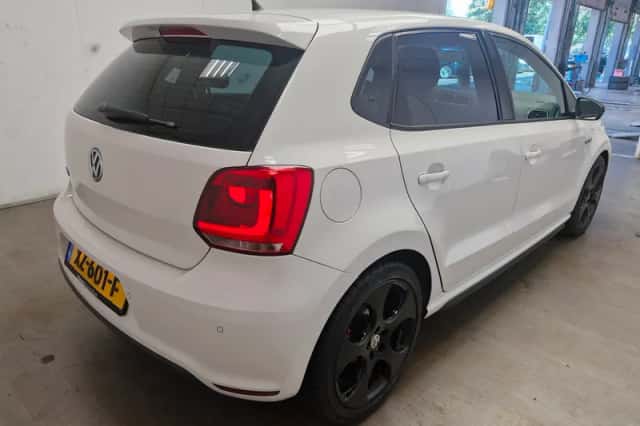 Volkswagen Polo (2011) thumbnail 5