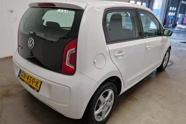Volkswagen Up! (2015) thumbnail 5