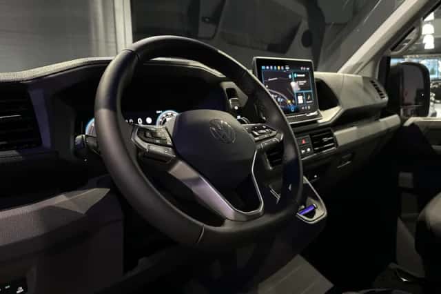 Volkswagen Crafter (2024) thumbnail 2
